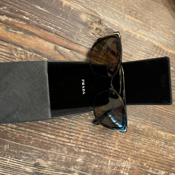Prada Sunglasses  New with case, worn once - Picture 1 of 3